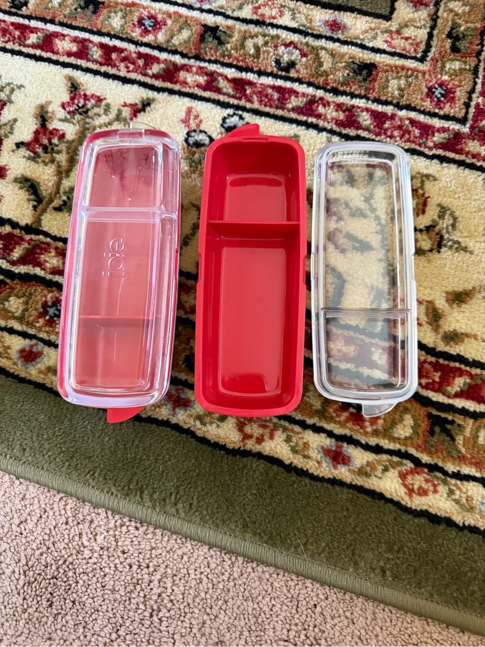 Like New JOIE (2) Snack On The Go Divided Container’s